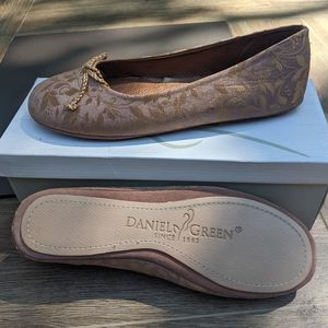 Daniel Green - slippers - size 10 - rose gold